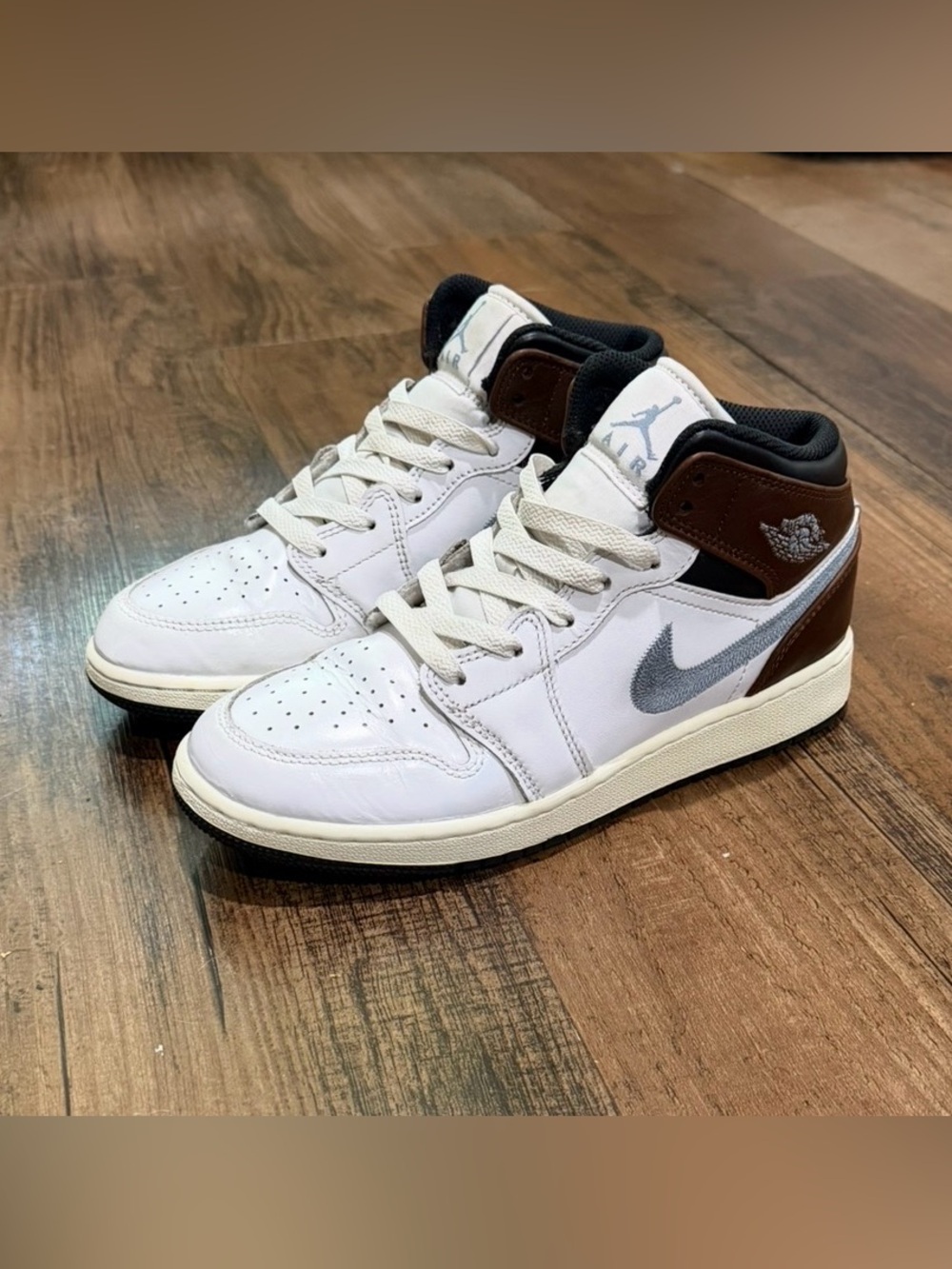 Air Jordan 1 Mid SE GS (Size: Youth 5Y; Women’s 6.5) - Pacific Moss